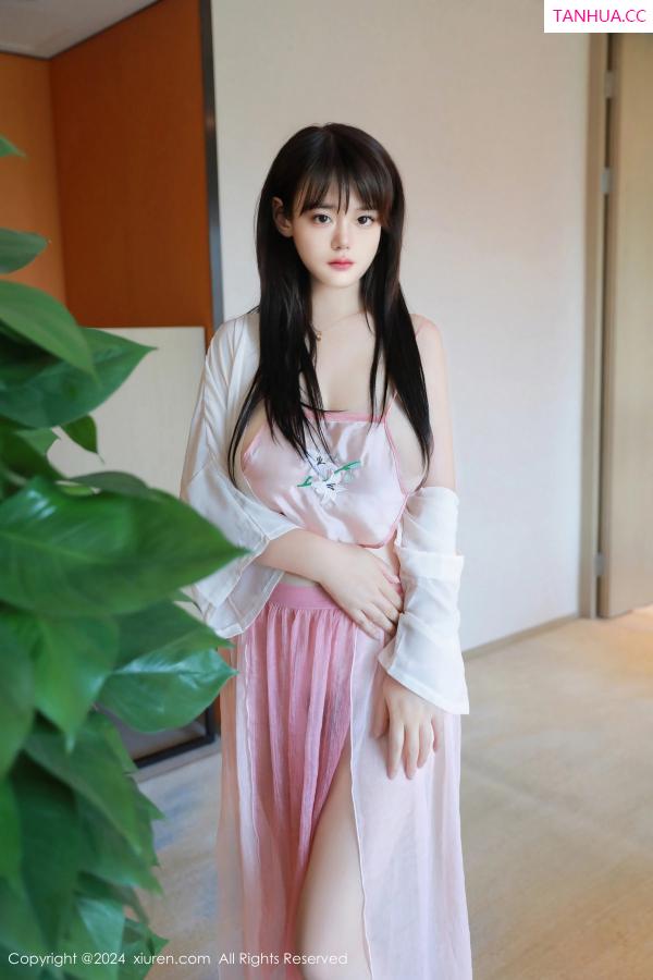   [XiuRen]高清写真图 2024.06.19 No.8724 陈柒柒 美腿性感第19张图片